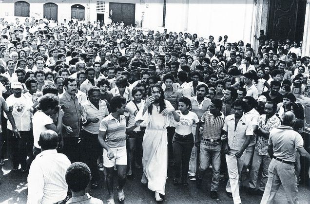 INRI-CRISTO-Revolução-em-Belém-do-Pará–1982-Multidão.jpg